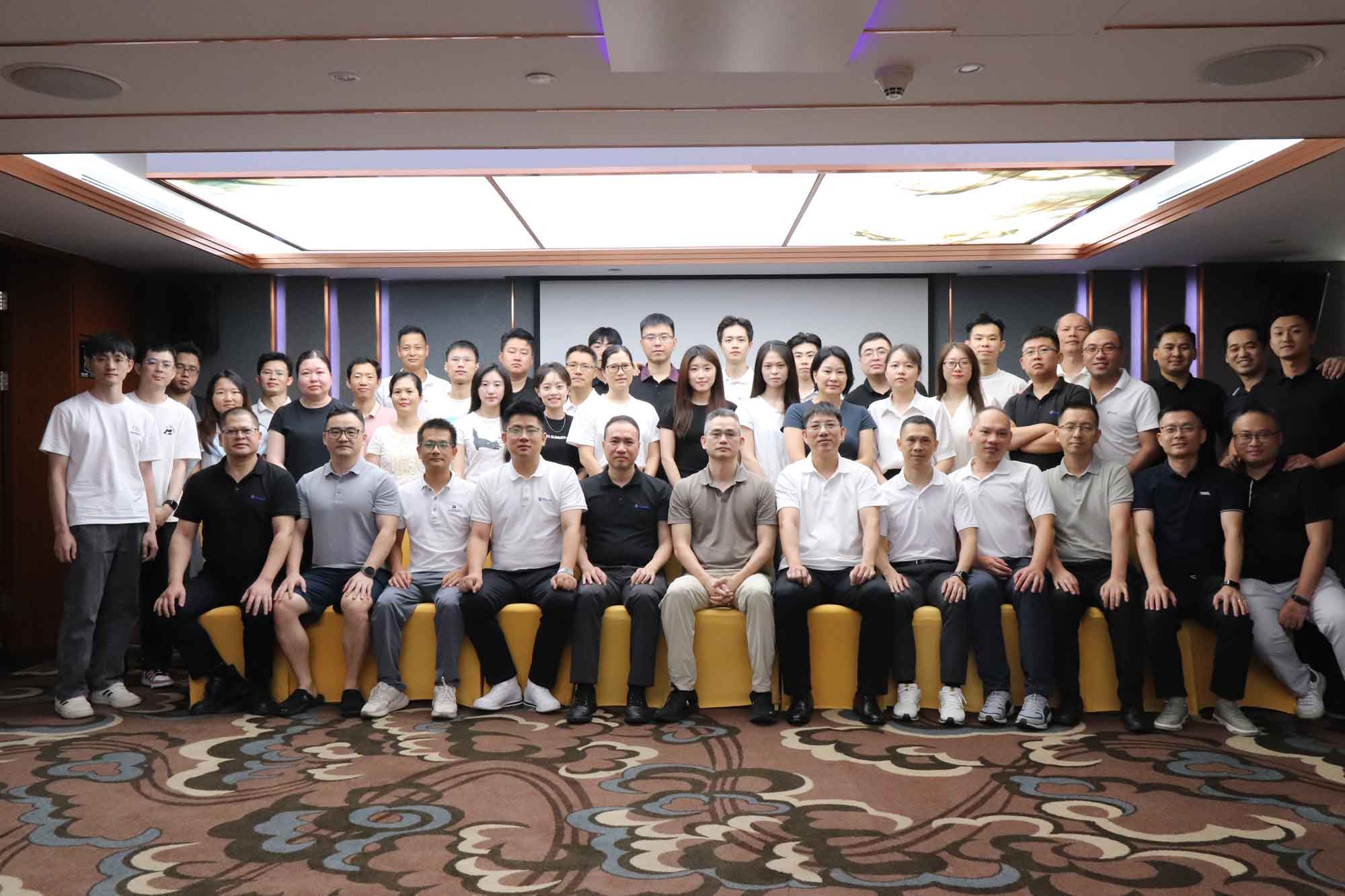 Banzhe Group held its mid-year business meeting for 2025.